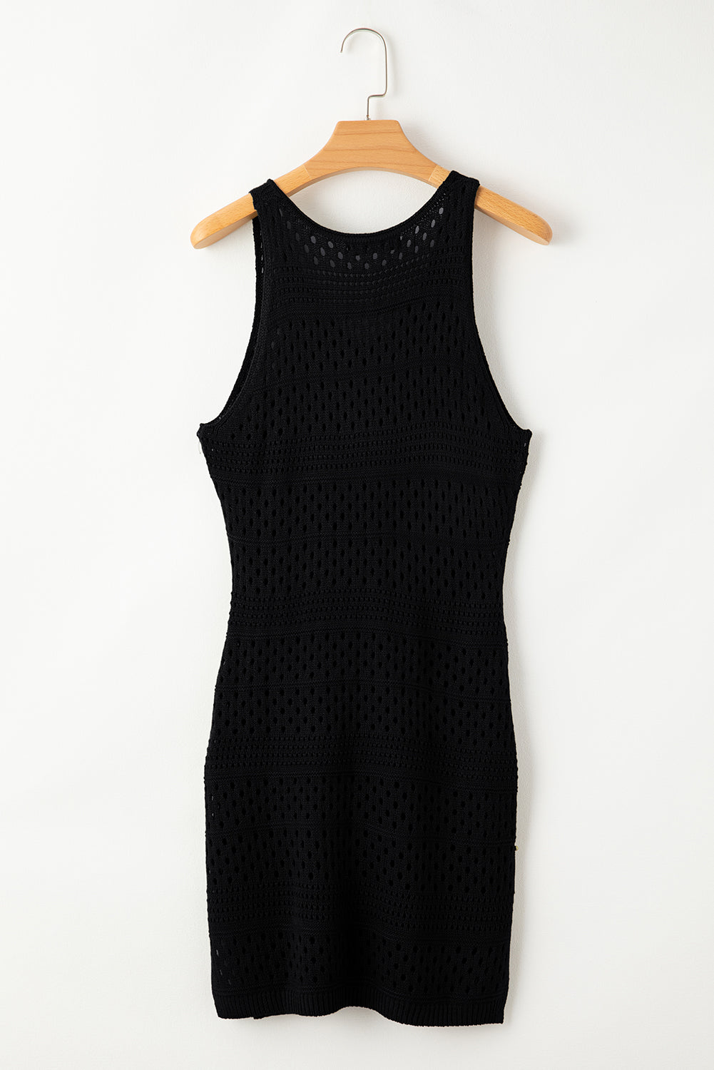 Vestido negro de crochet calado con aberturas