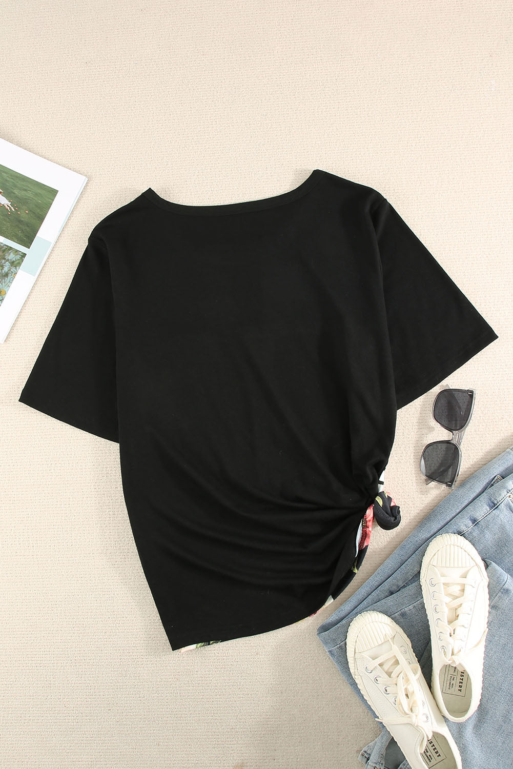 Blusa informal con estampado floral y rayas negras en talla grande