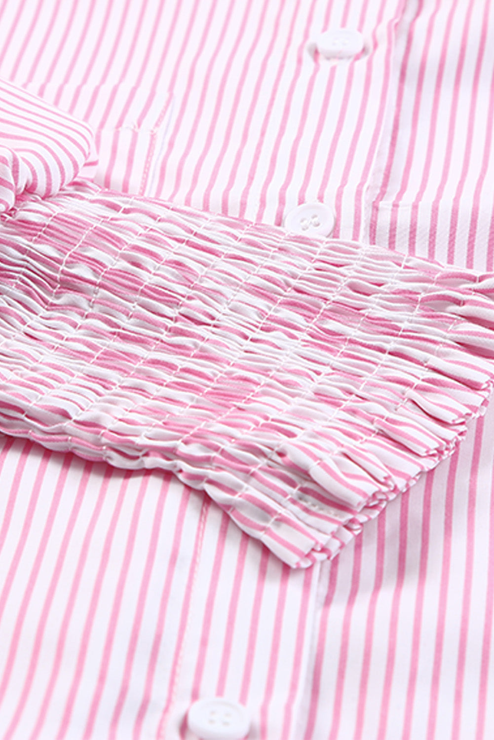 Camisa informal de rayas negras con puños fruncidos
