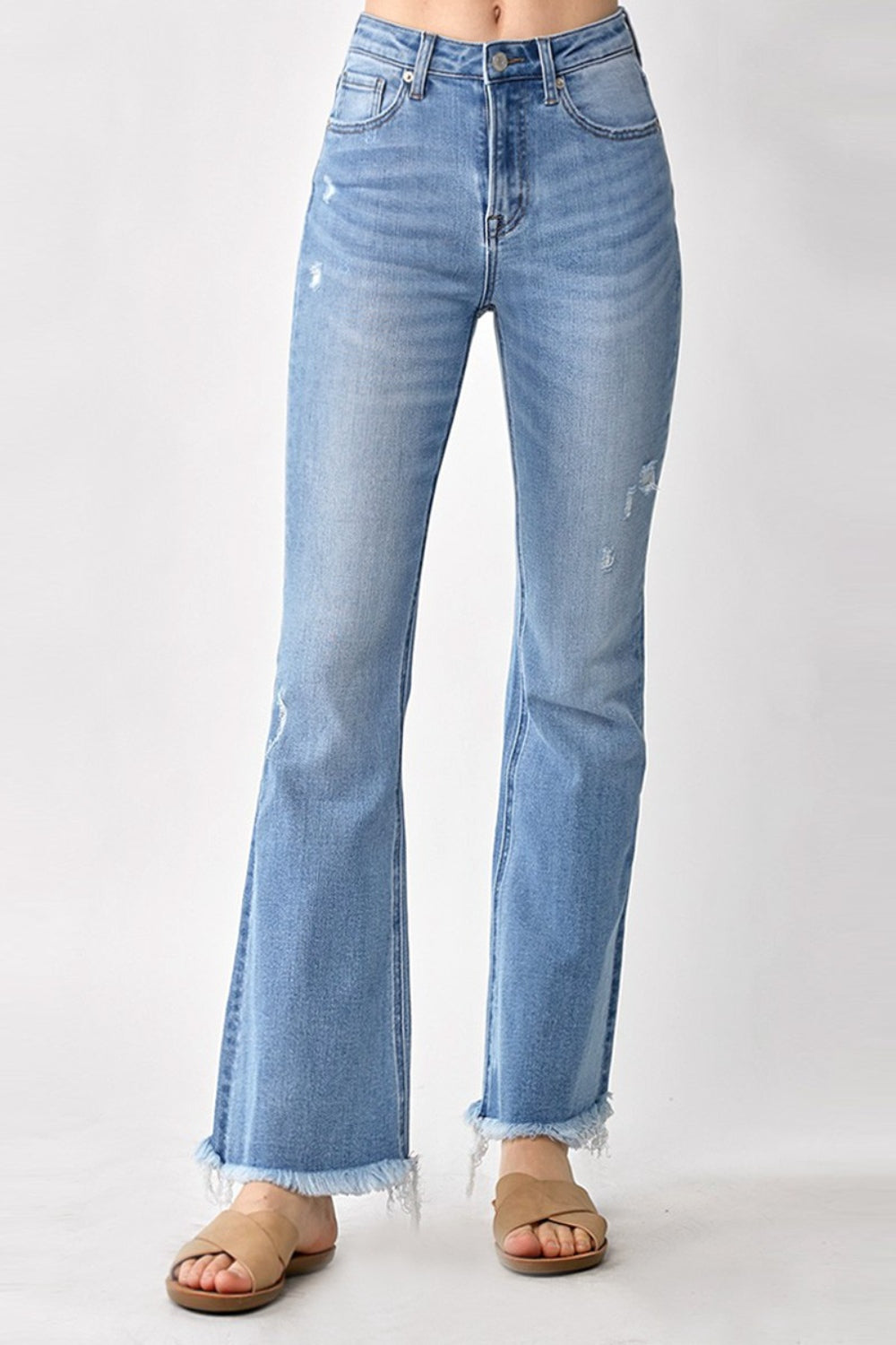 Vaqueros bootcut de tiro alto con dobladillo deshilachado RISEN | REG