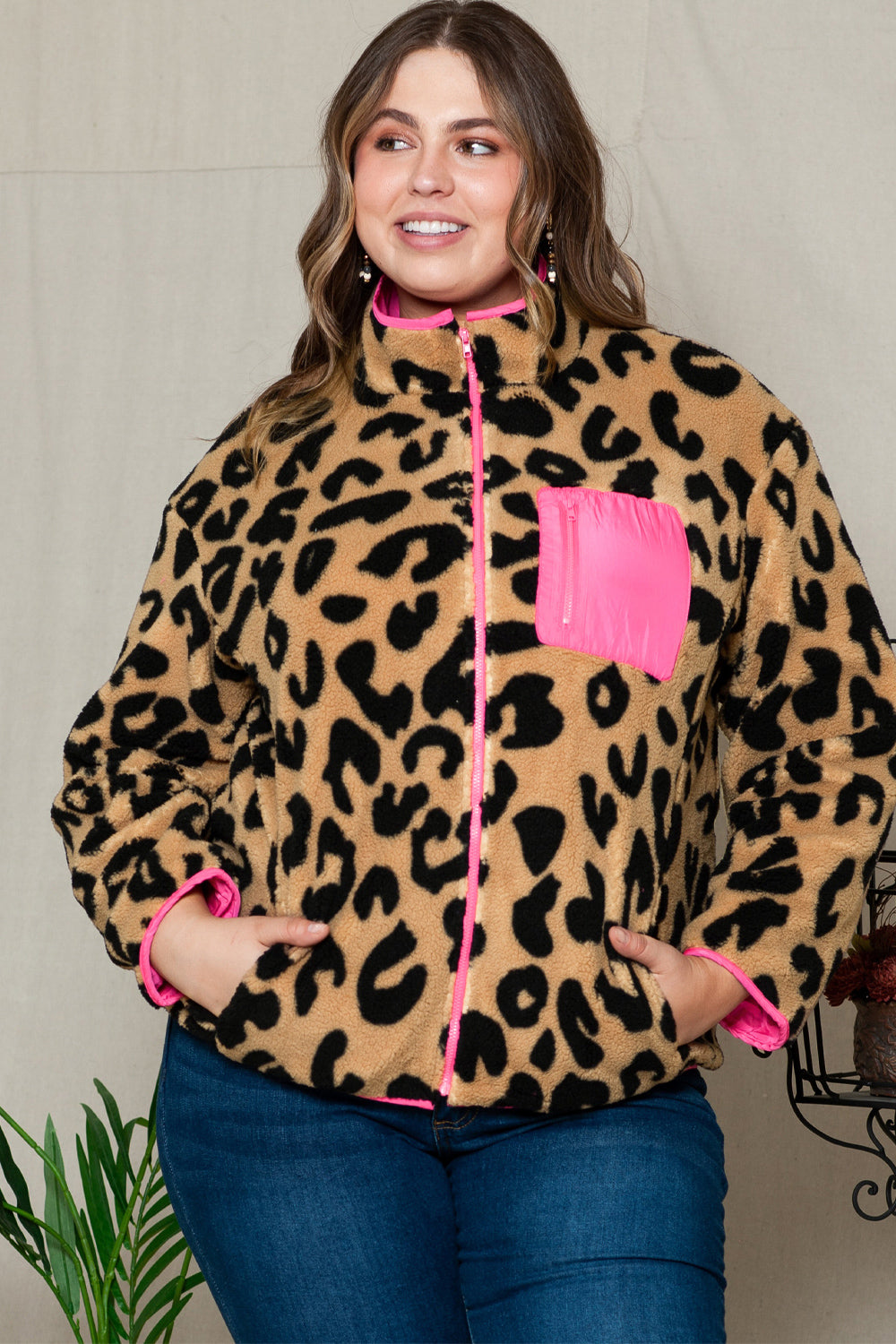 Chaqueta con cremallera y bolsillos de leopardo en talla grande