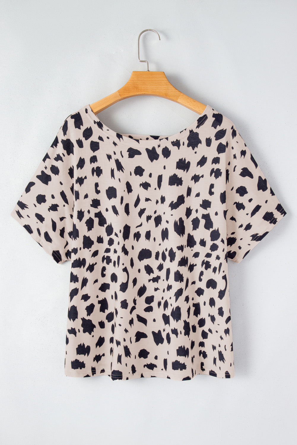 Blusa de talla grande con espalda abierta y estampado de leopardo color caqui