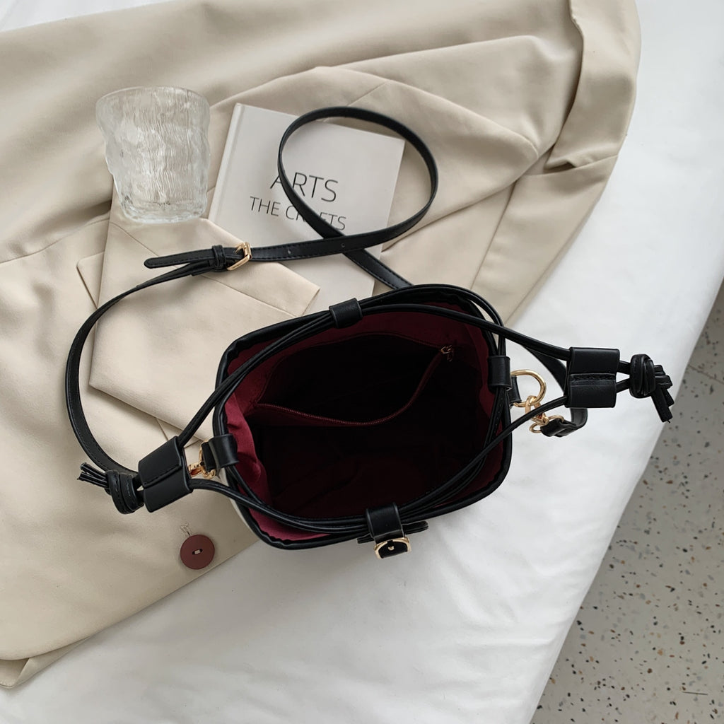 Bolso bandolera con correa ajustable y trenzada de paja