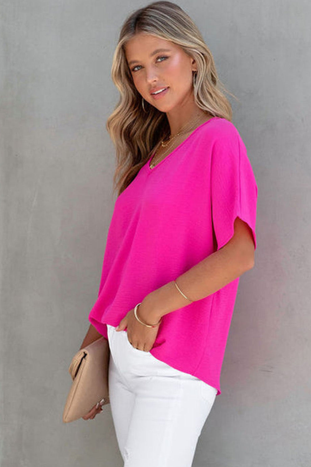 Blusa básica de color liso con escote en V y manga corta en rosa