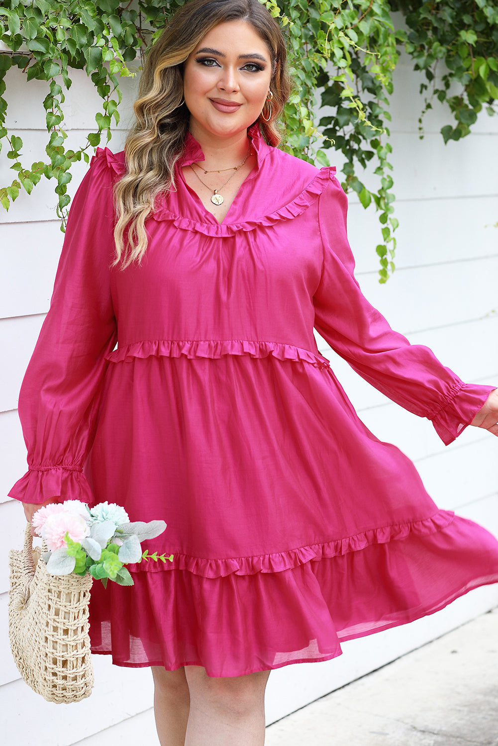 Vestido con mangas abullonadas y volantes en talla grande de Rose 