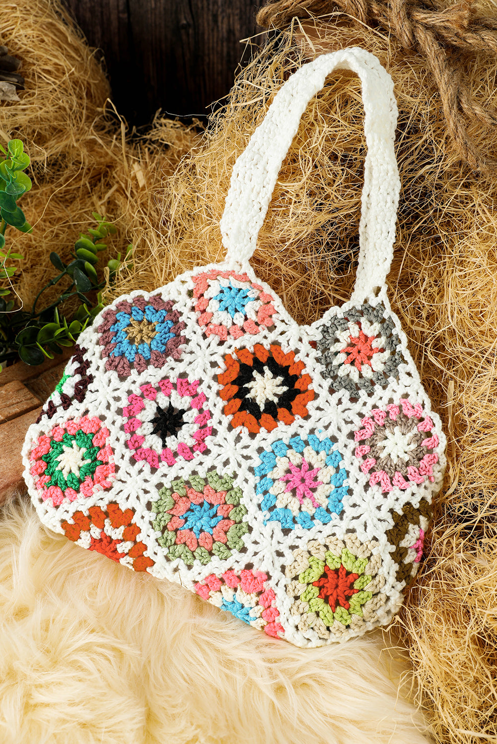 Bolso de mano retro ahuecado de crochet con diseño floral bohemio blanco