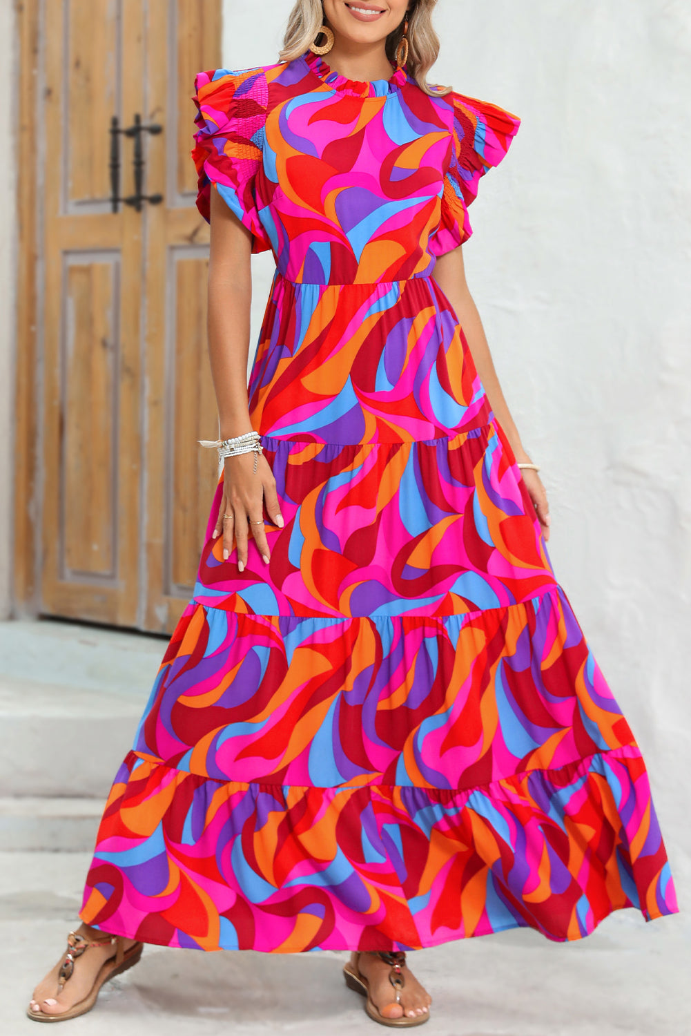 Vestido largo con volantes y cintura alta con estampado abstracto en color naranja