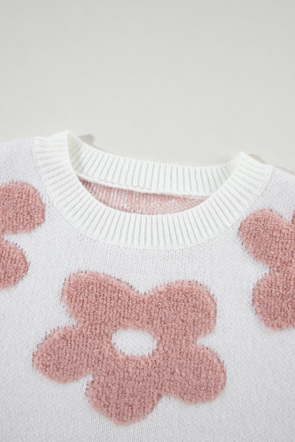 Blusa de punto con cuello redondo y manga larga con flores