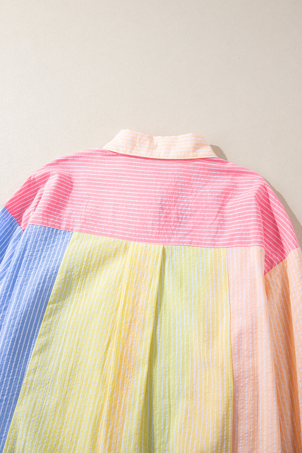 Camisa oversize con botones y bloques de color de rayas rosas