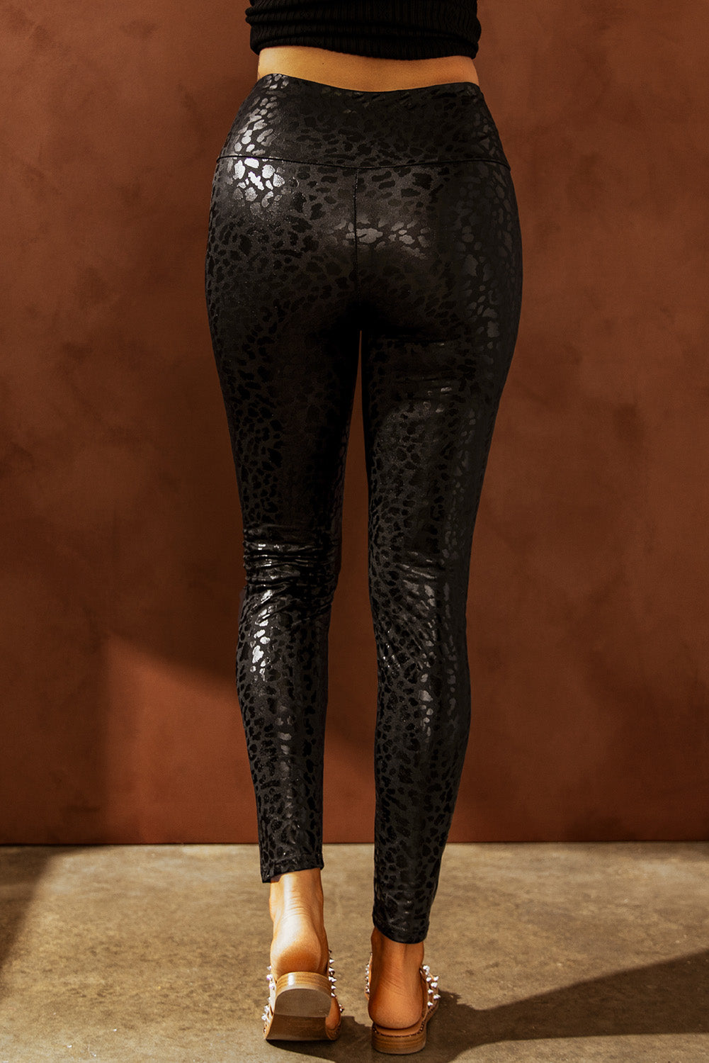 Leggings casuales con textura de leopardo negro brillante