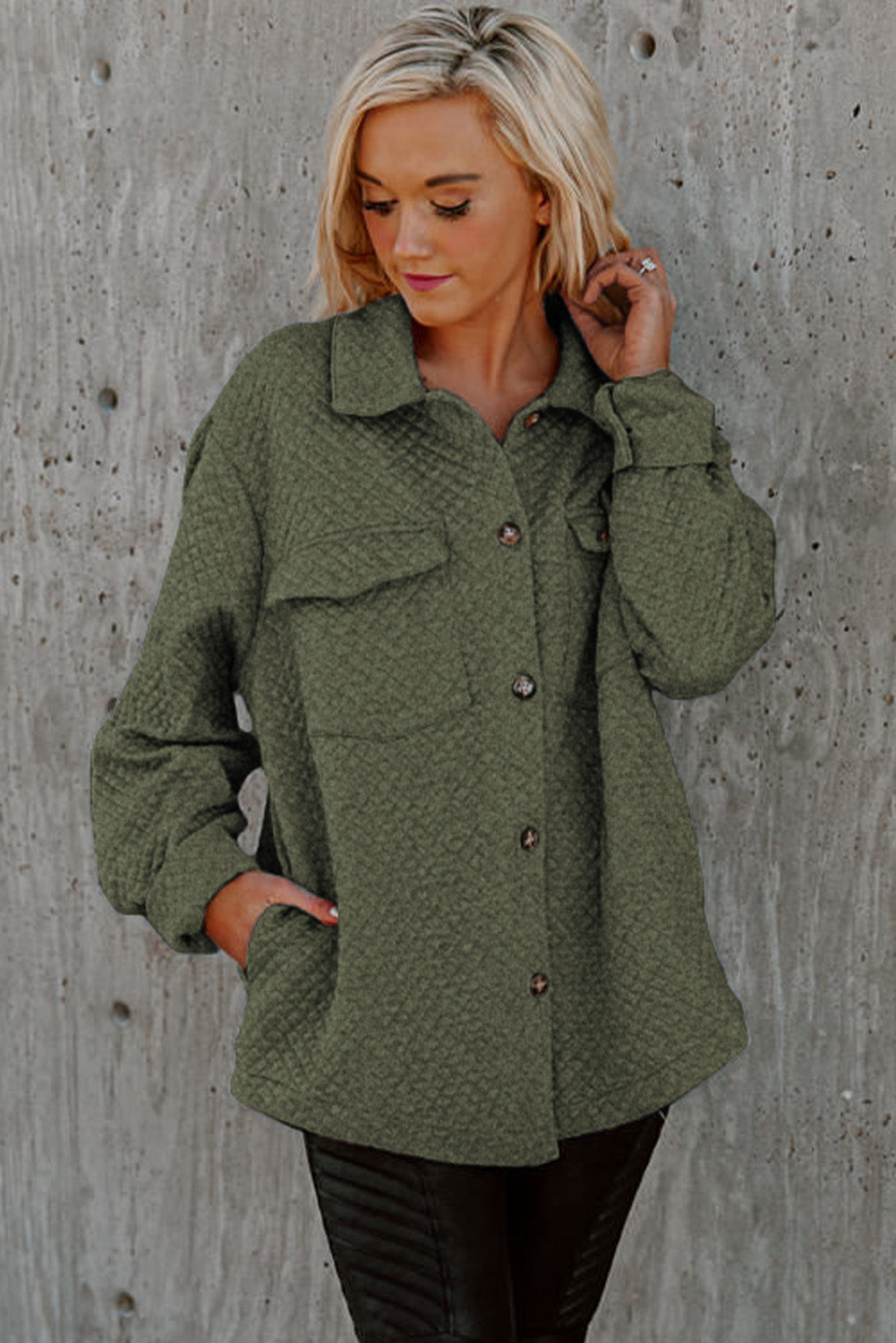 Chaqueta con botones y bolsillos con textura de celosía verde