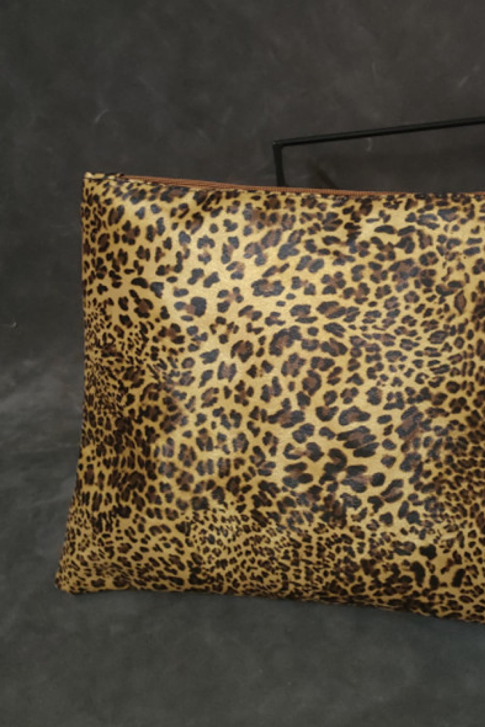 Cartera de piel sintética con diseño de leopardo