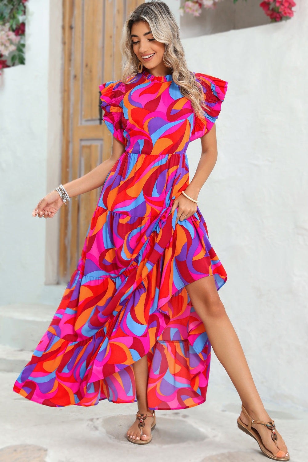 Vestido largo con volantes y cintura alta con estampado abstracto en color naranja