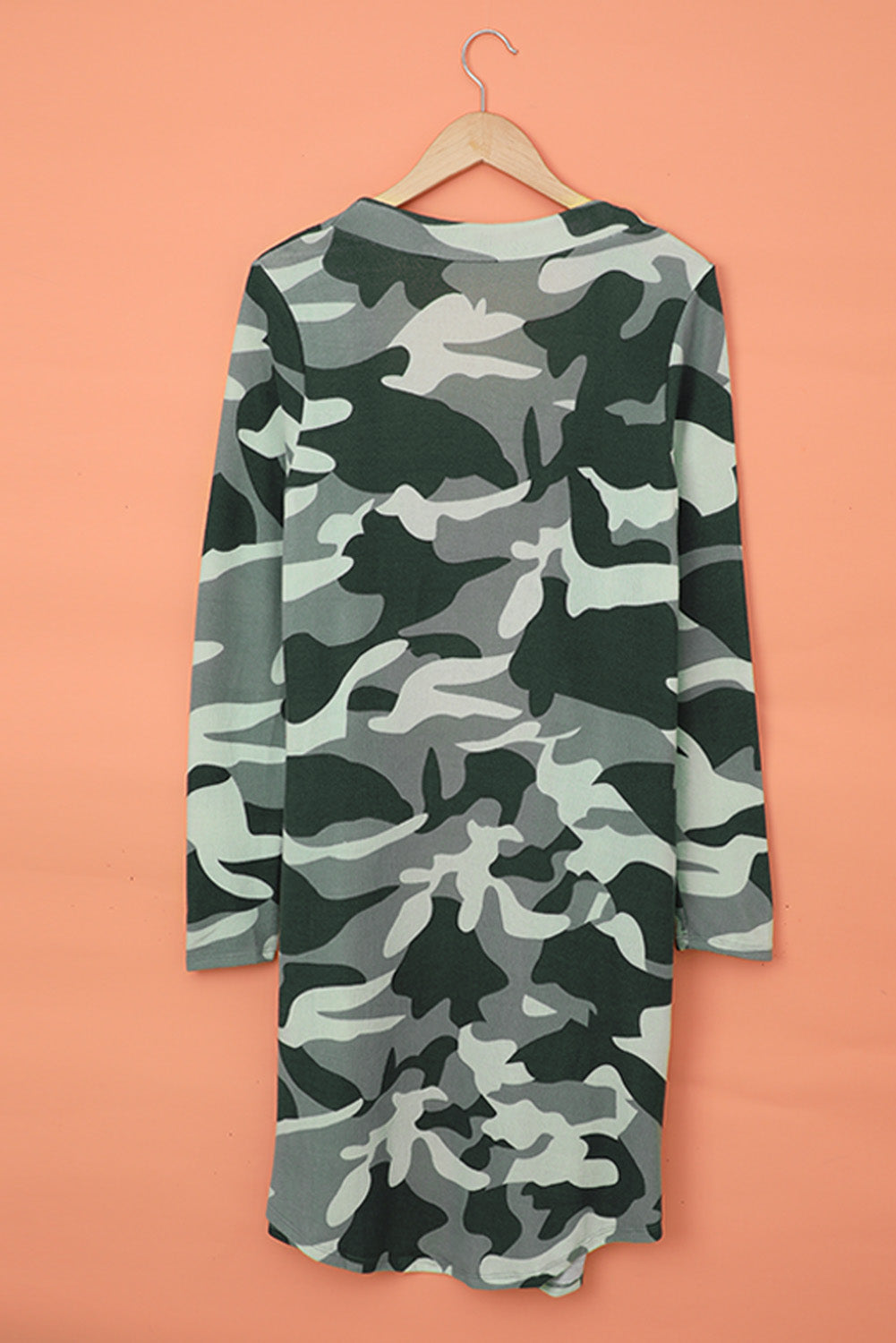 Cárdigan largo con estampado de camuflaje verde