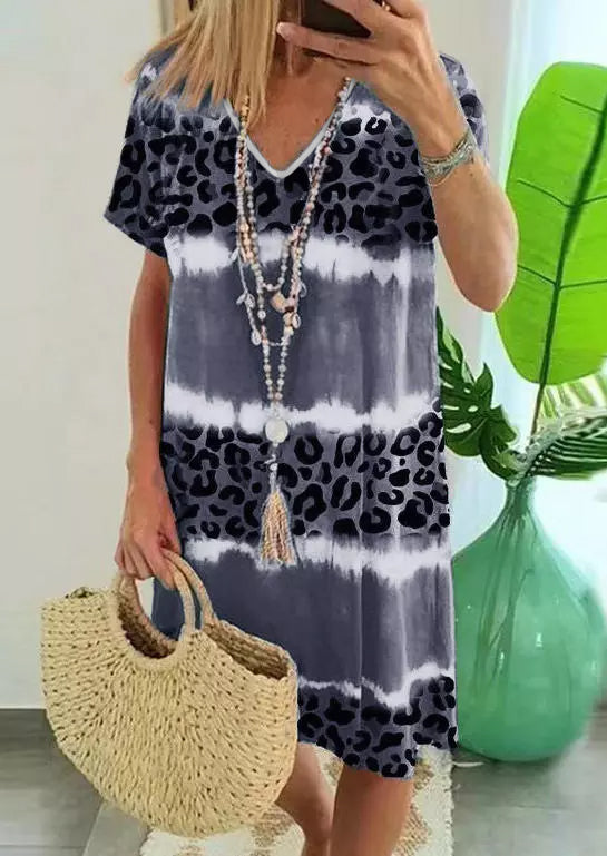 Vestido estilo camiseta con escote en V y bloques de color teñido anudado y estampado de leopardo en rosa