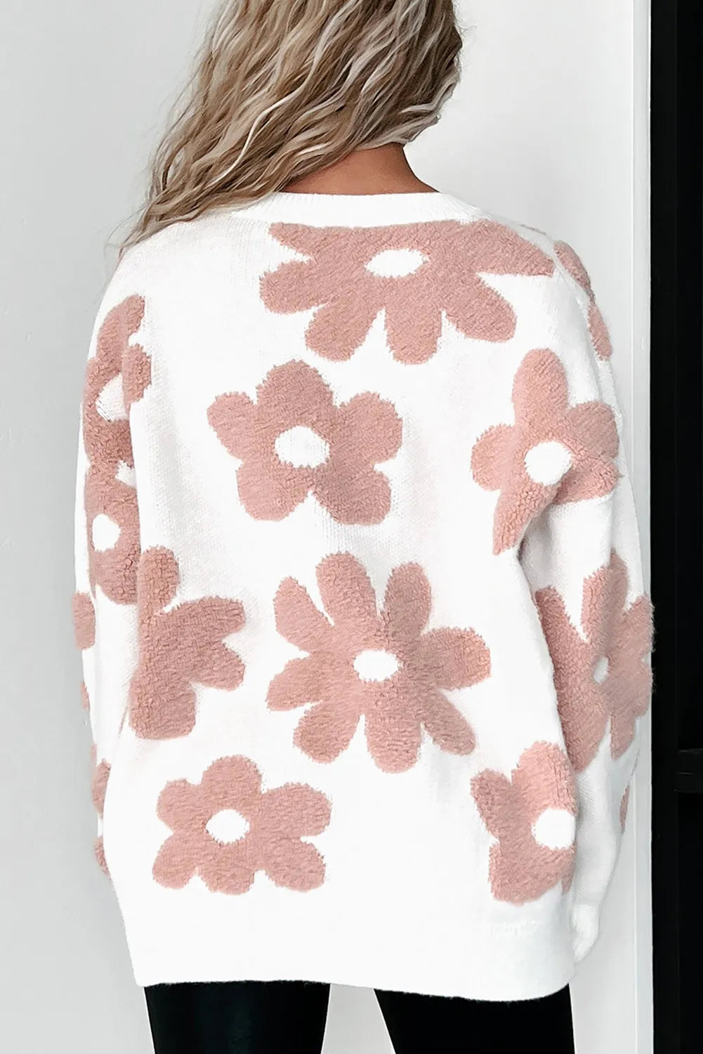 Blusa de punto con cuello redondo y manga larga con flores