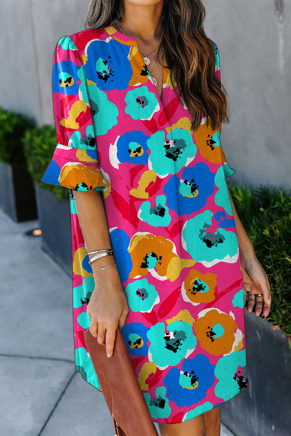 Vestido túnica de manga corta con cuello mandarín y estampado floral de rosas
