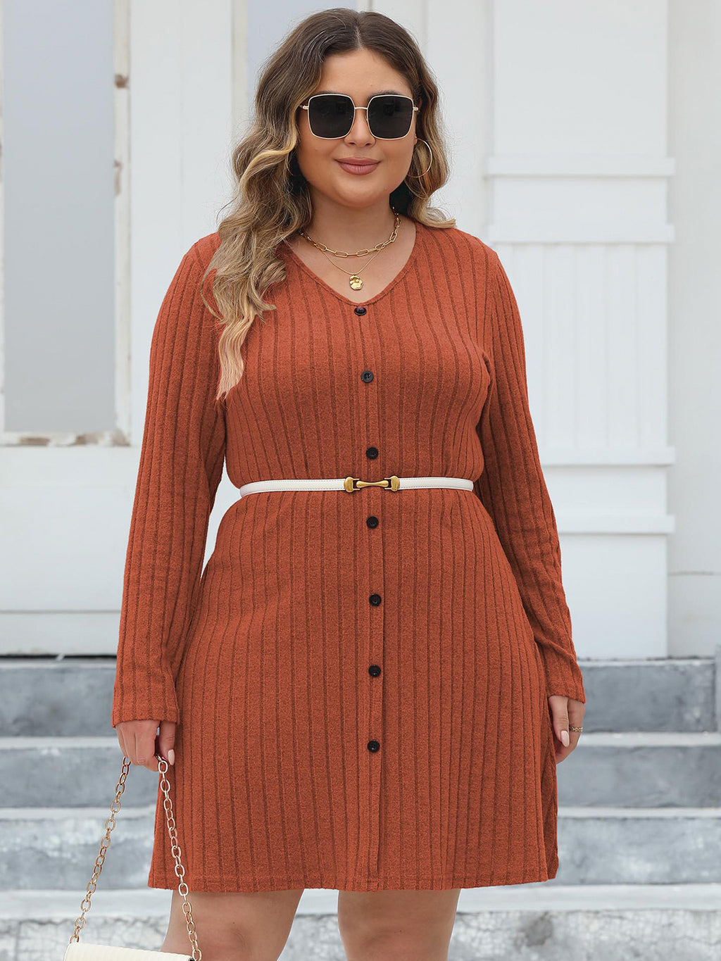 Vestido de manga larga con escote en V y botones acanalados de talla grande
