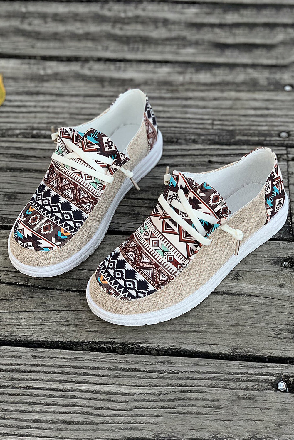Zapatos de lona con cordones y diseño de patchwork azteca vintage en color azul Ashleigh