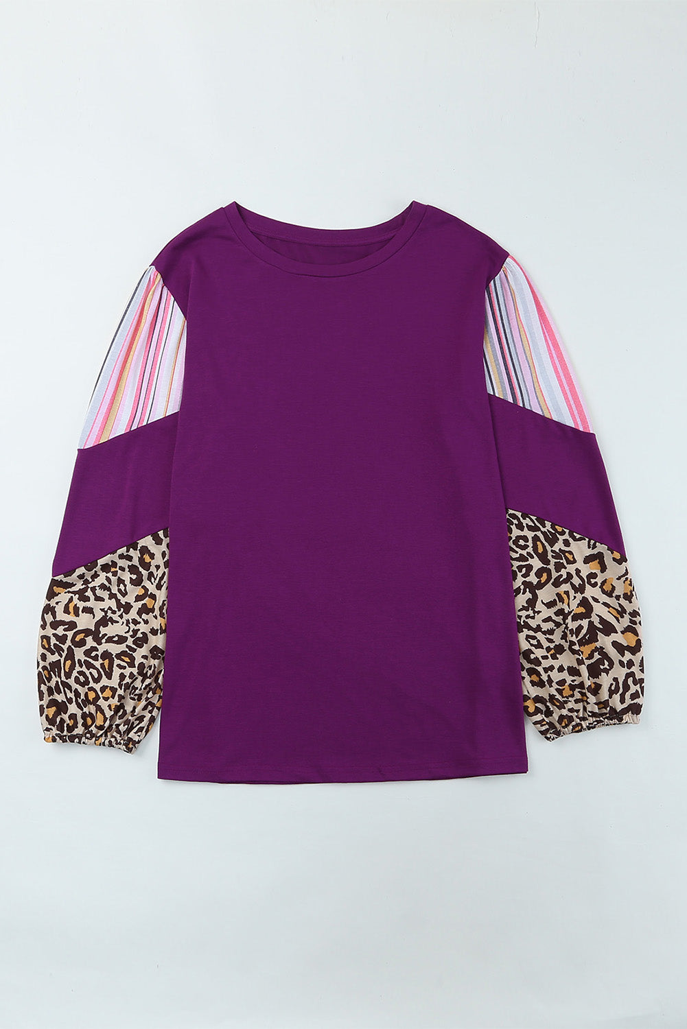 Blusa de talla grande con mangas a rayas de leopardo y bloques de color morado