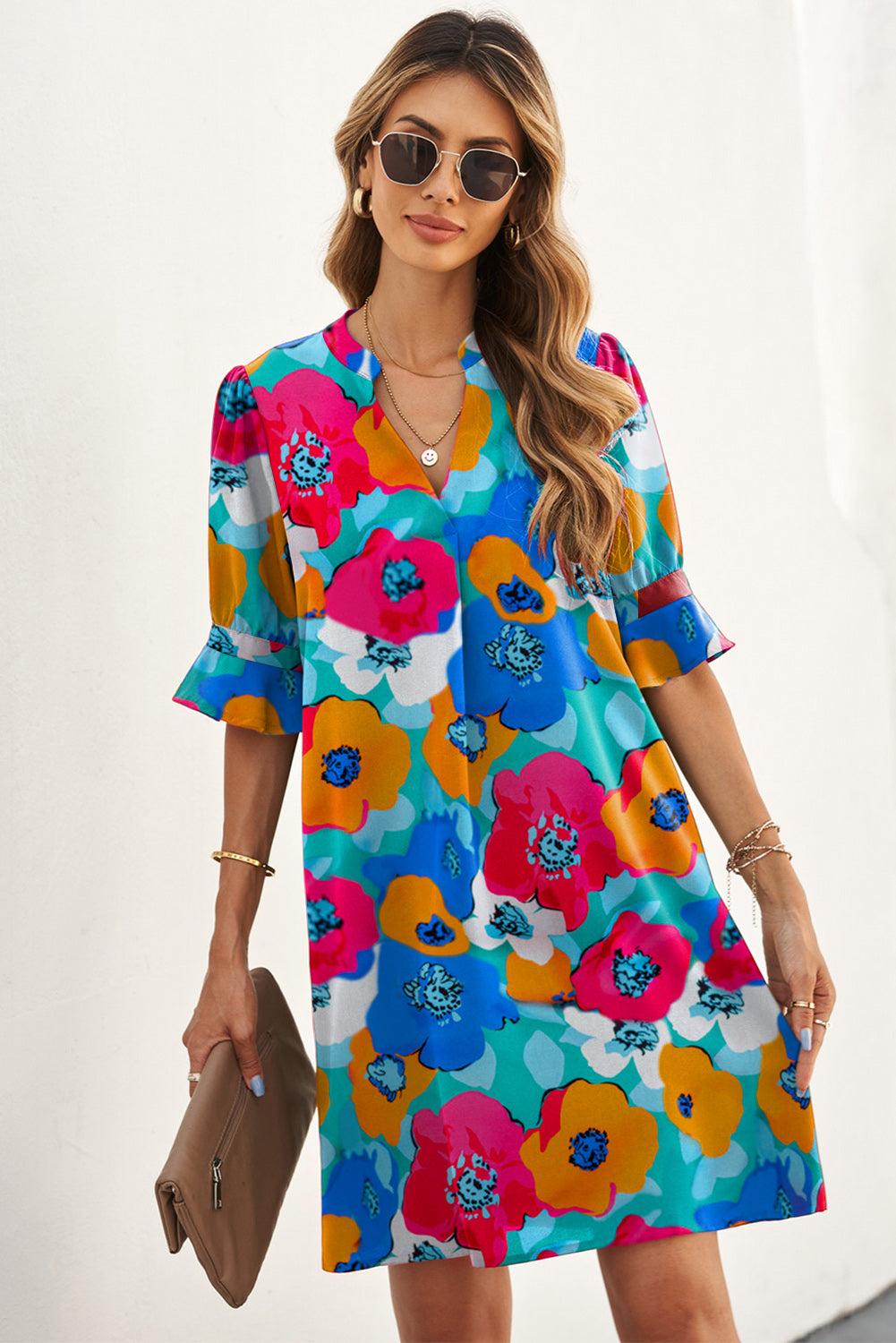 Vestido túnica de manga corta con cuello mandarín y estampado floral de rosas