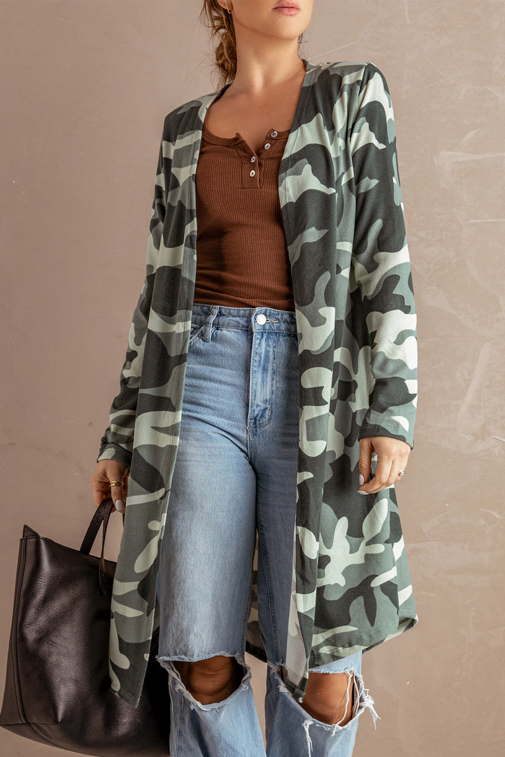 Cárdigan largo con estampado de camuflaje verde