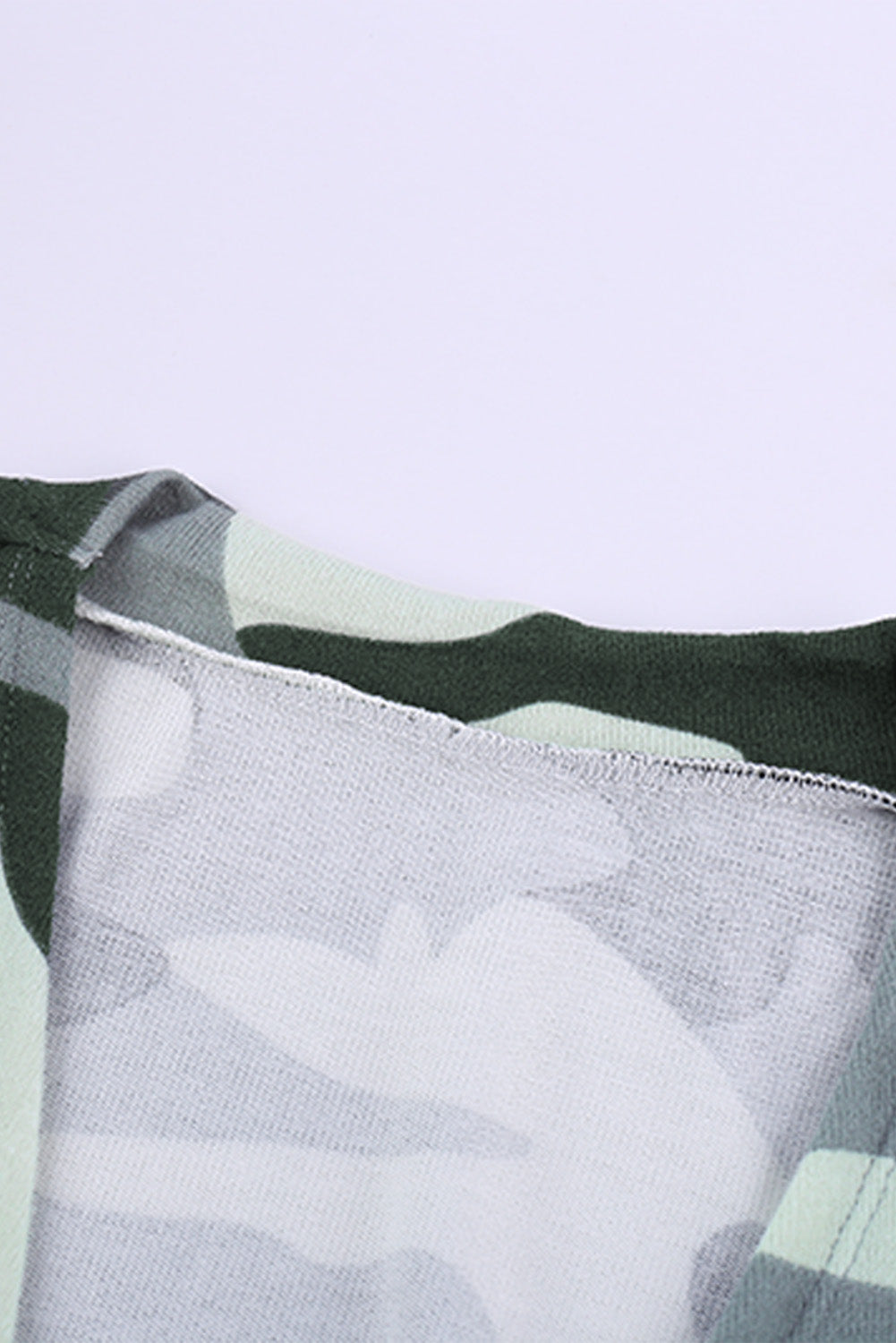 Cárdigan largo con estampado de camuflaje verde