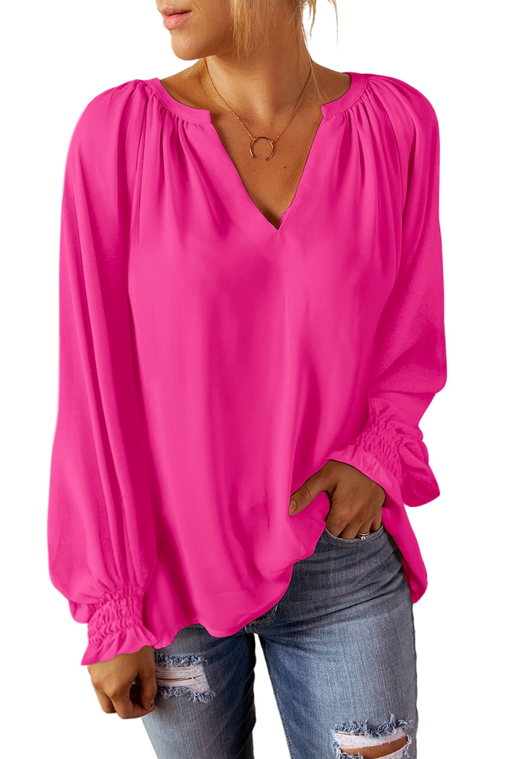 Blusa con escote en V, mangas abullonadas y plisada en rosa