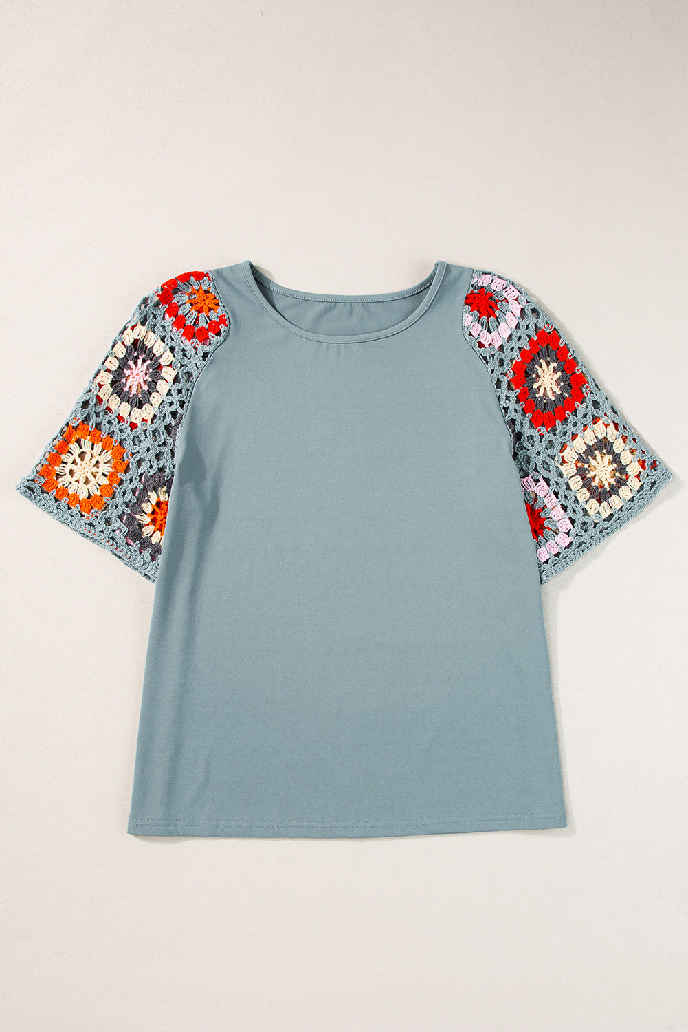 Camiseta con mangas de crochet y estampado floral ahuecado estilo boho turquesa
