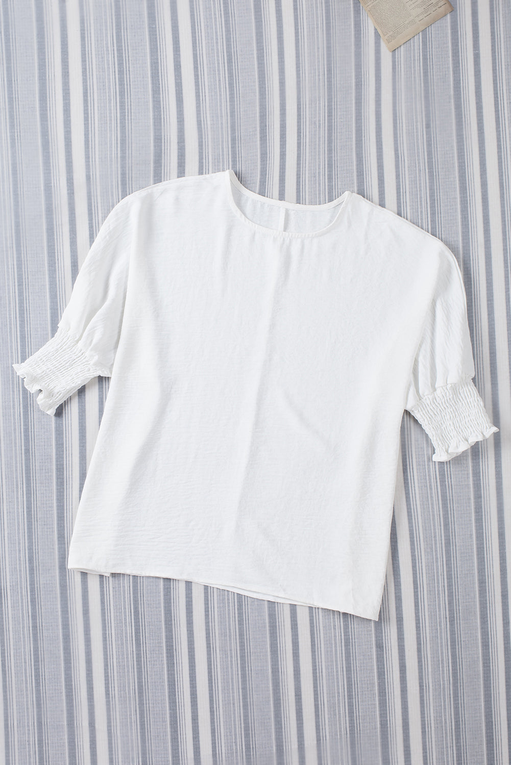 Blusa informal de media manga con puños fruncidos, color blanco, lisa