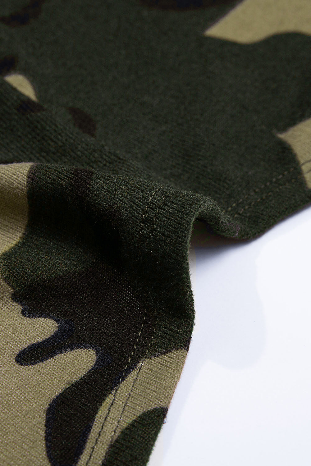 Cárdigan largo con estampado de camuflaje verde