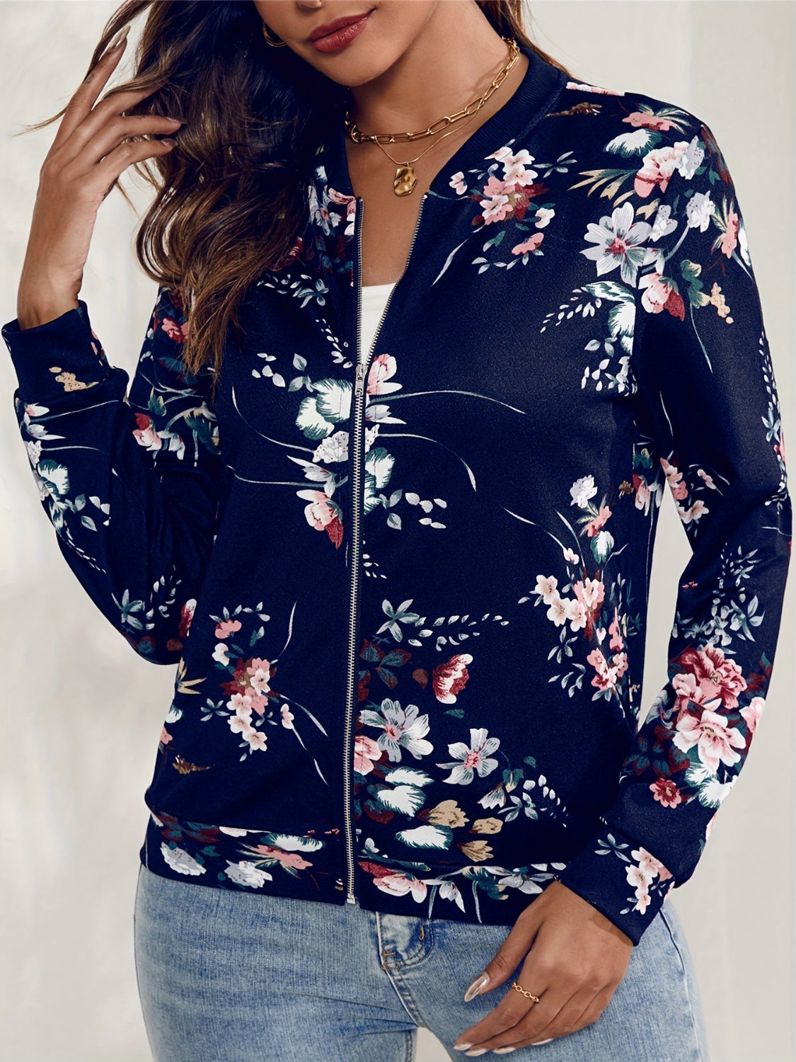 Chaqueta con cremallera y estampado floral