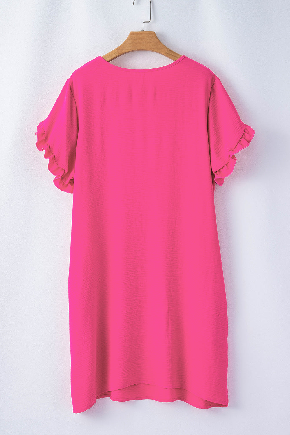 Vestido mini de talla grande con mangas con volantes en color rosa fresa