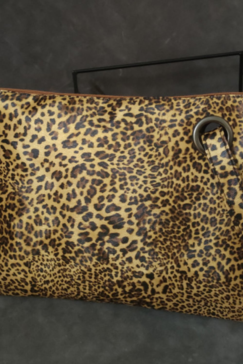 Cartera de piel sintética con diseño de leopardo