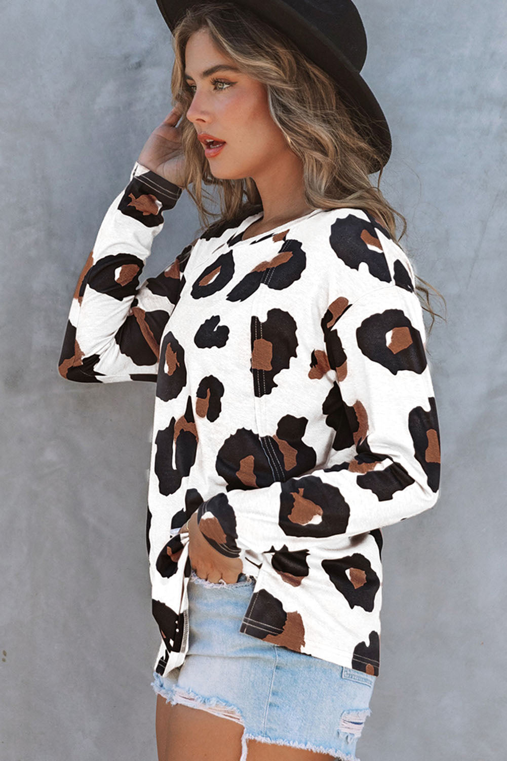 Blusa informal holgada de manga larga con estampado de leopardo blanco