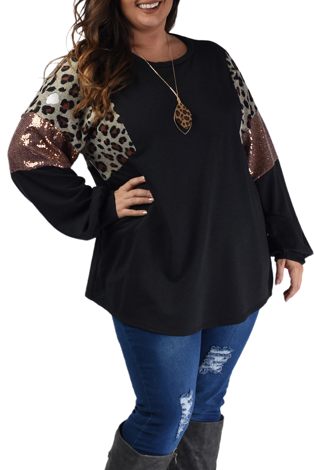 Blusa negra de manga larga con parches de lentejuelas y estampado de leopardo en talla grande