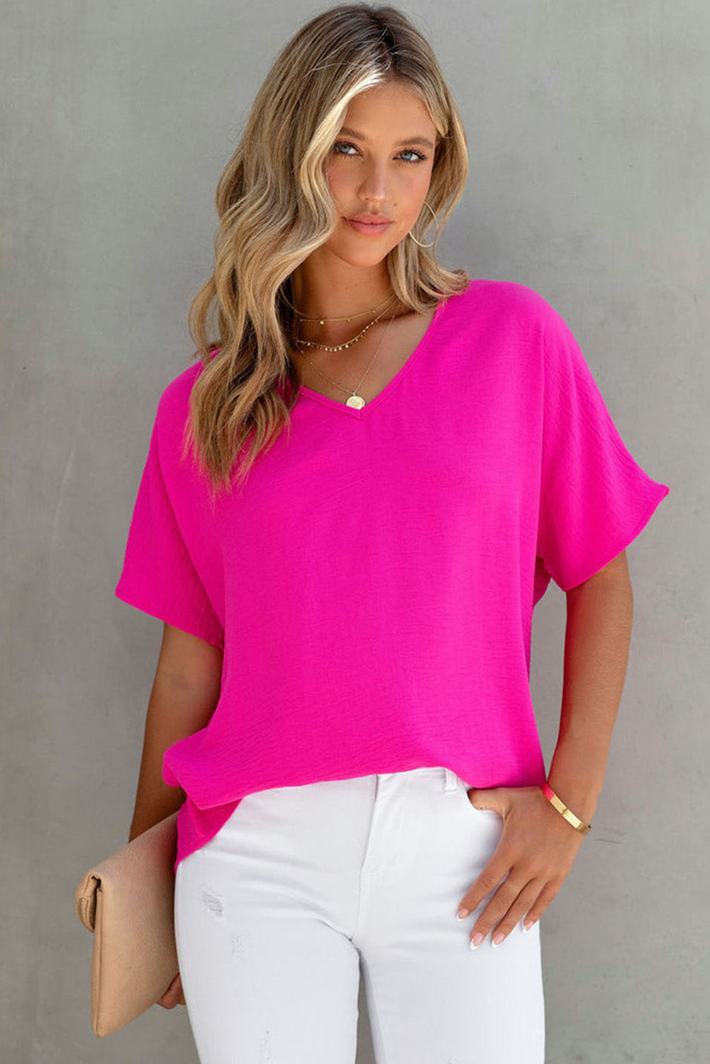 Blusa básica de color liso con escote en V y manga corta en rosa