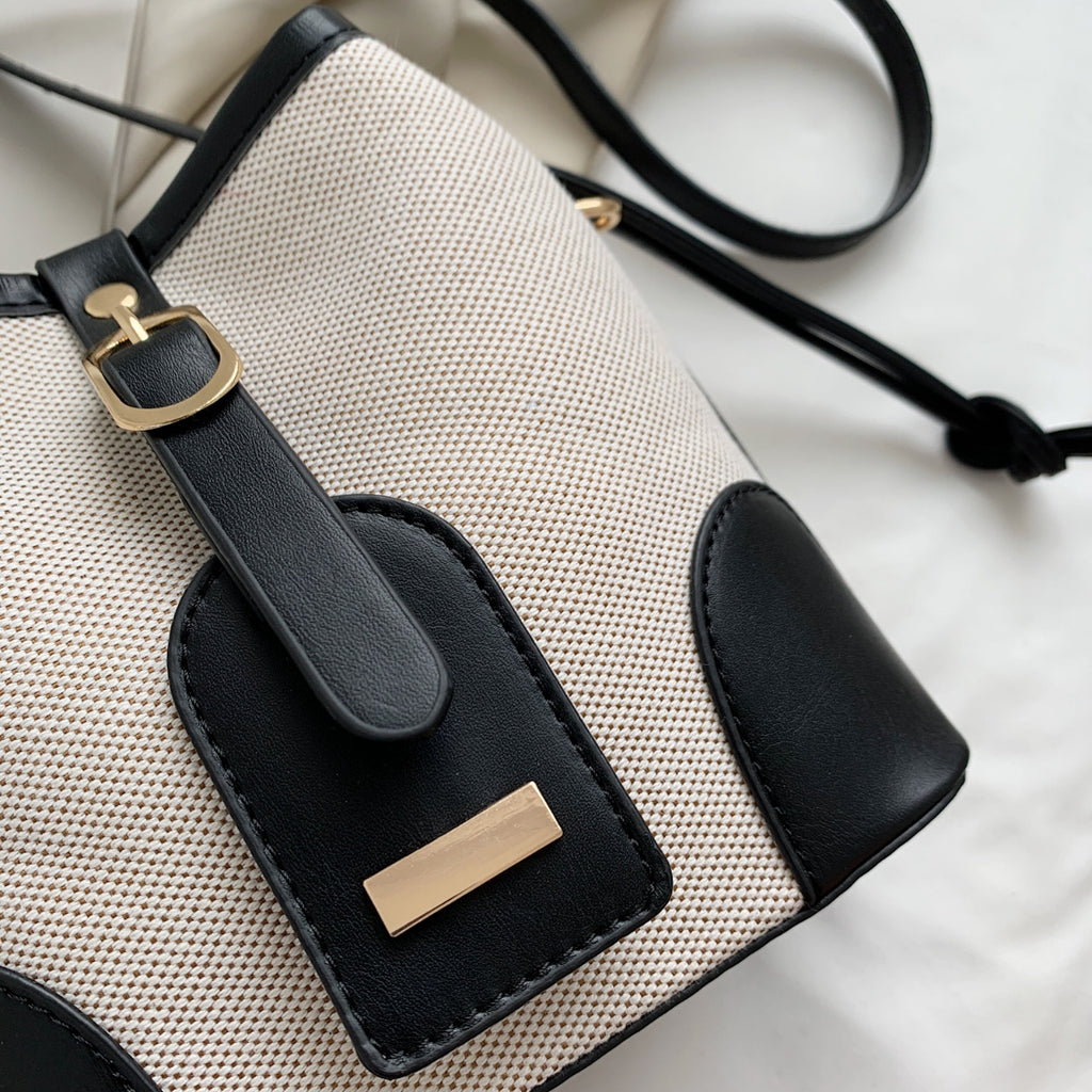 Bolso bandolera con correa ajustable y trenzada de paja