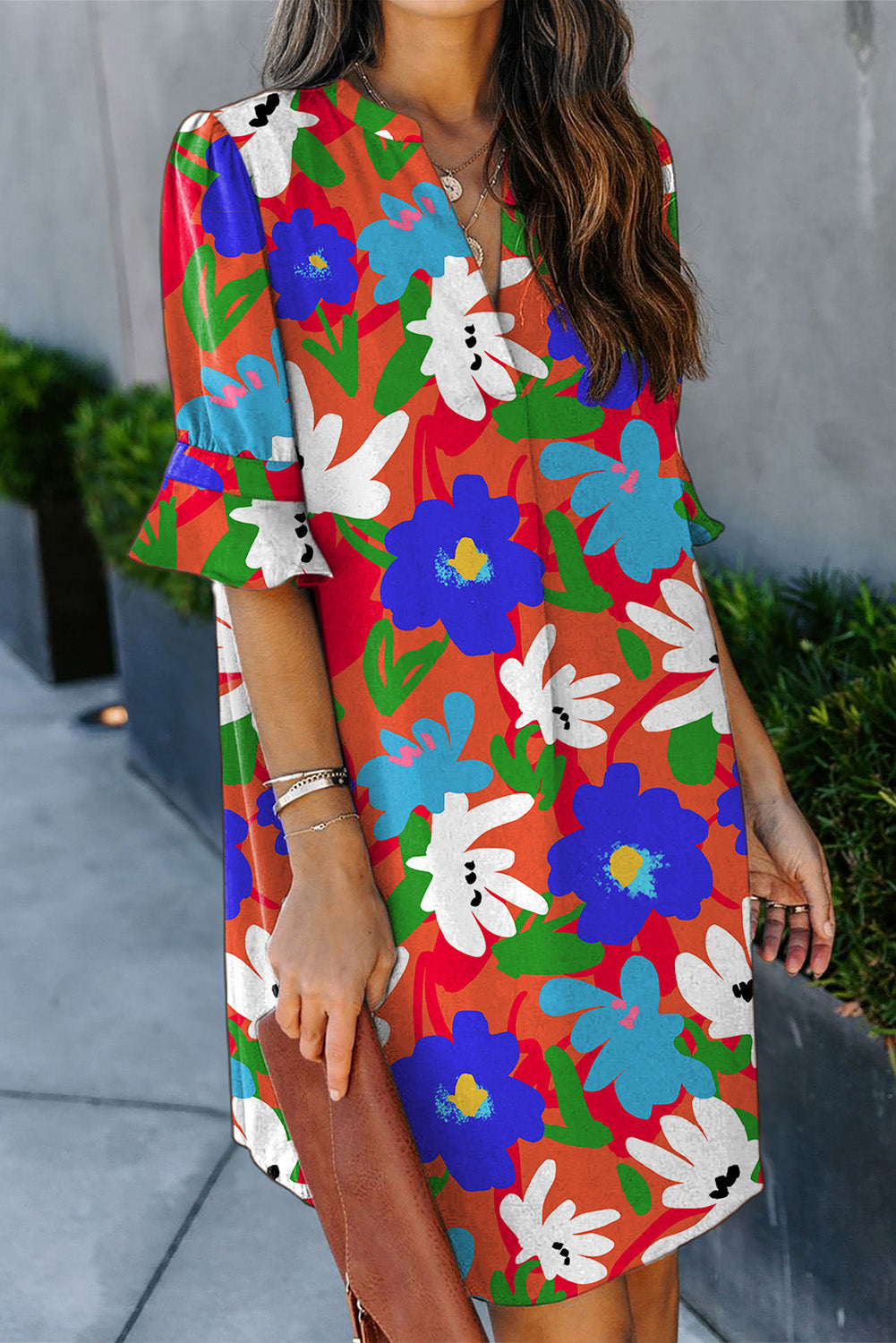 Vestido túnica de manga corta con cuello mandarín y estampado floral de rosas