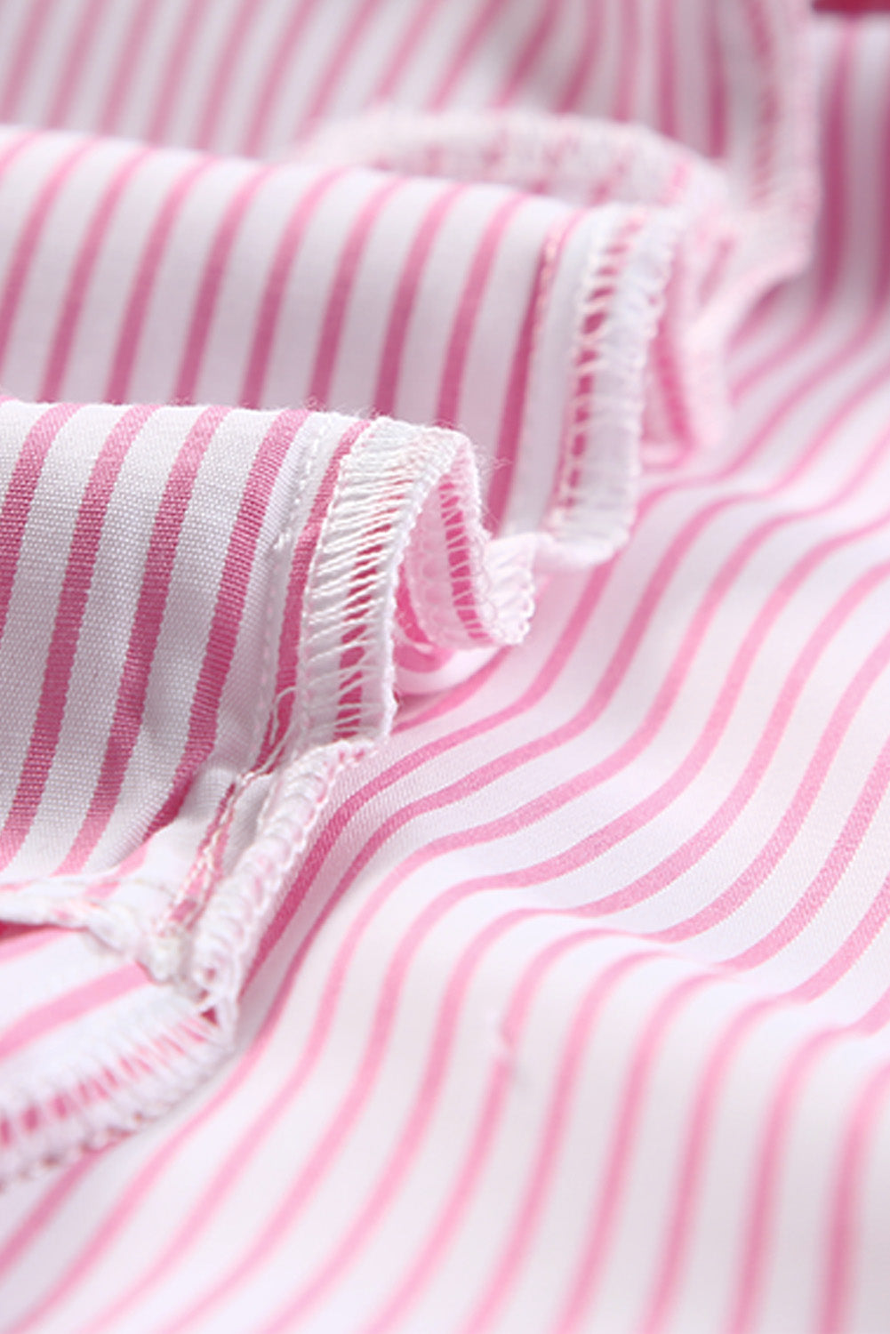 Camisa informal de rayas negras con puños fruncidos