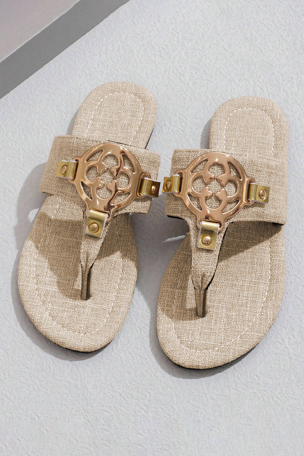 Sandalias de cuero con tiras decorativas de metal estilo vintage en color azul crepúsculo