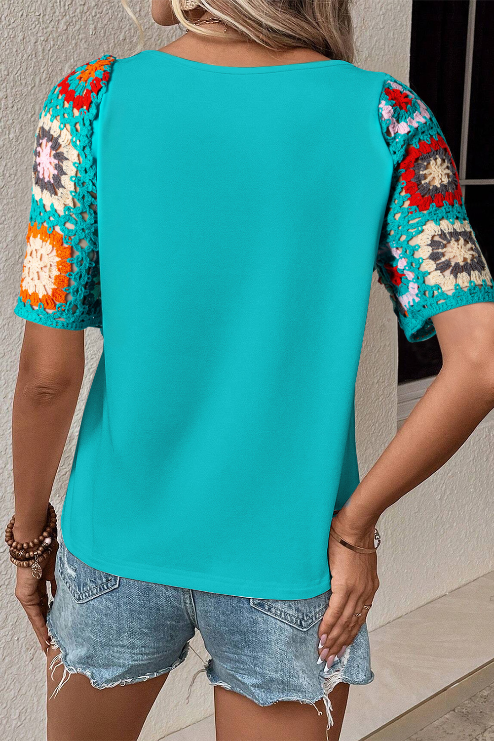 Camiseta con mangas de crochet y estampado floral ahuecado estilo boho turquesa
