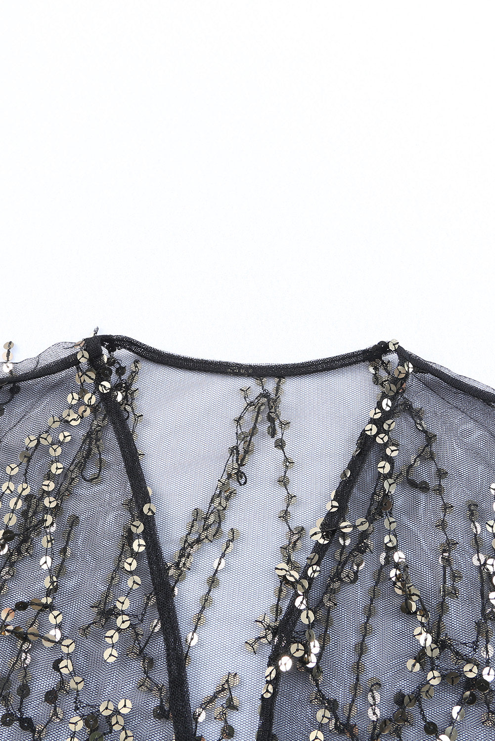 Kimono informal transparente con lentejuelas negras y abertura frontal