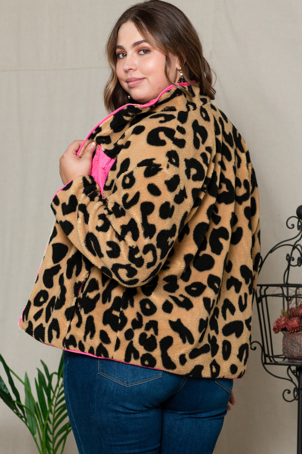 Chaqueta con cremallera y bolsillos de leopardo en talla grande