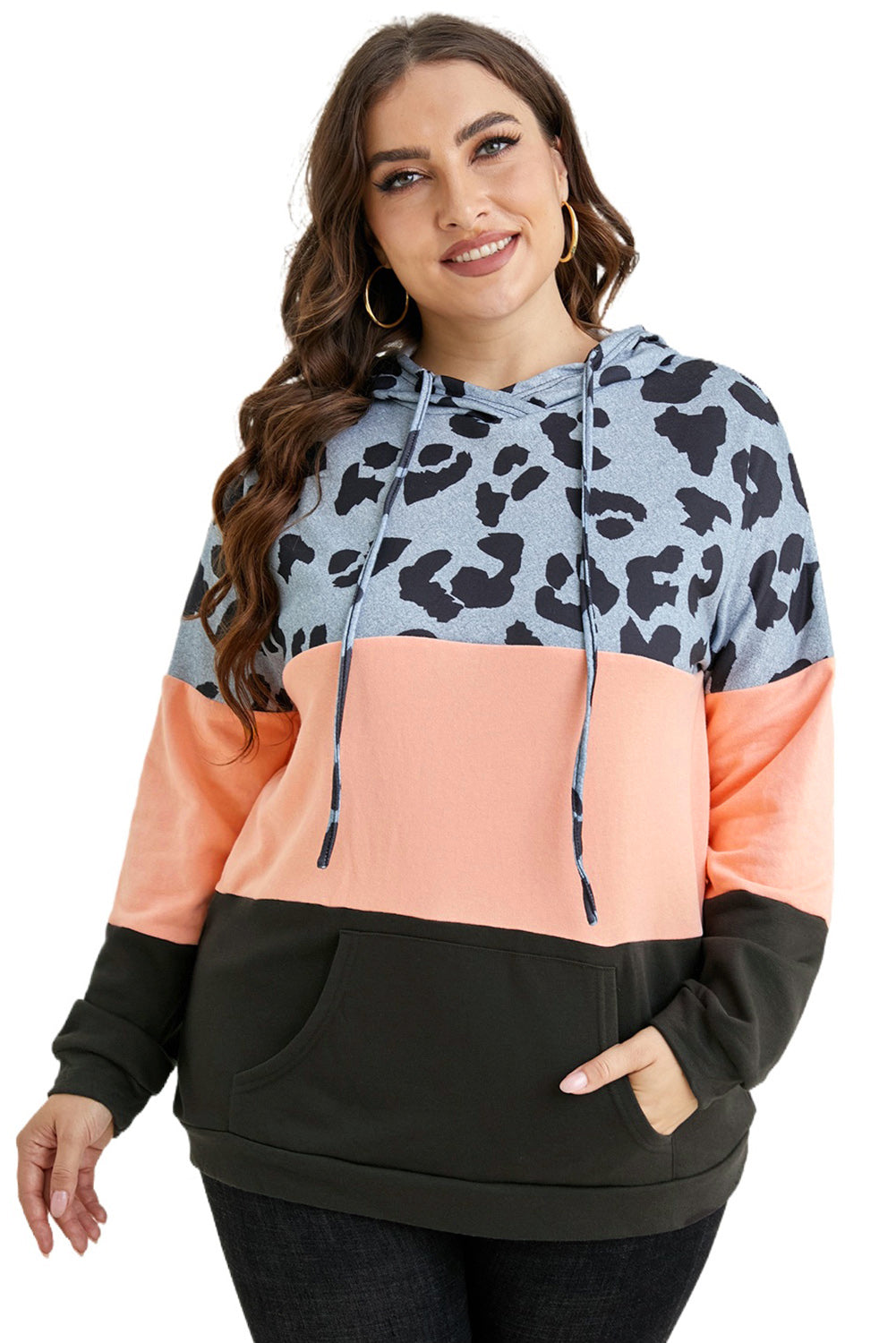 Sudadera con capucha y bolsillos en bloques de color con estampado de leopardo rosa en talla grande