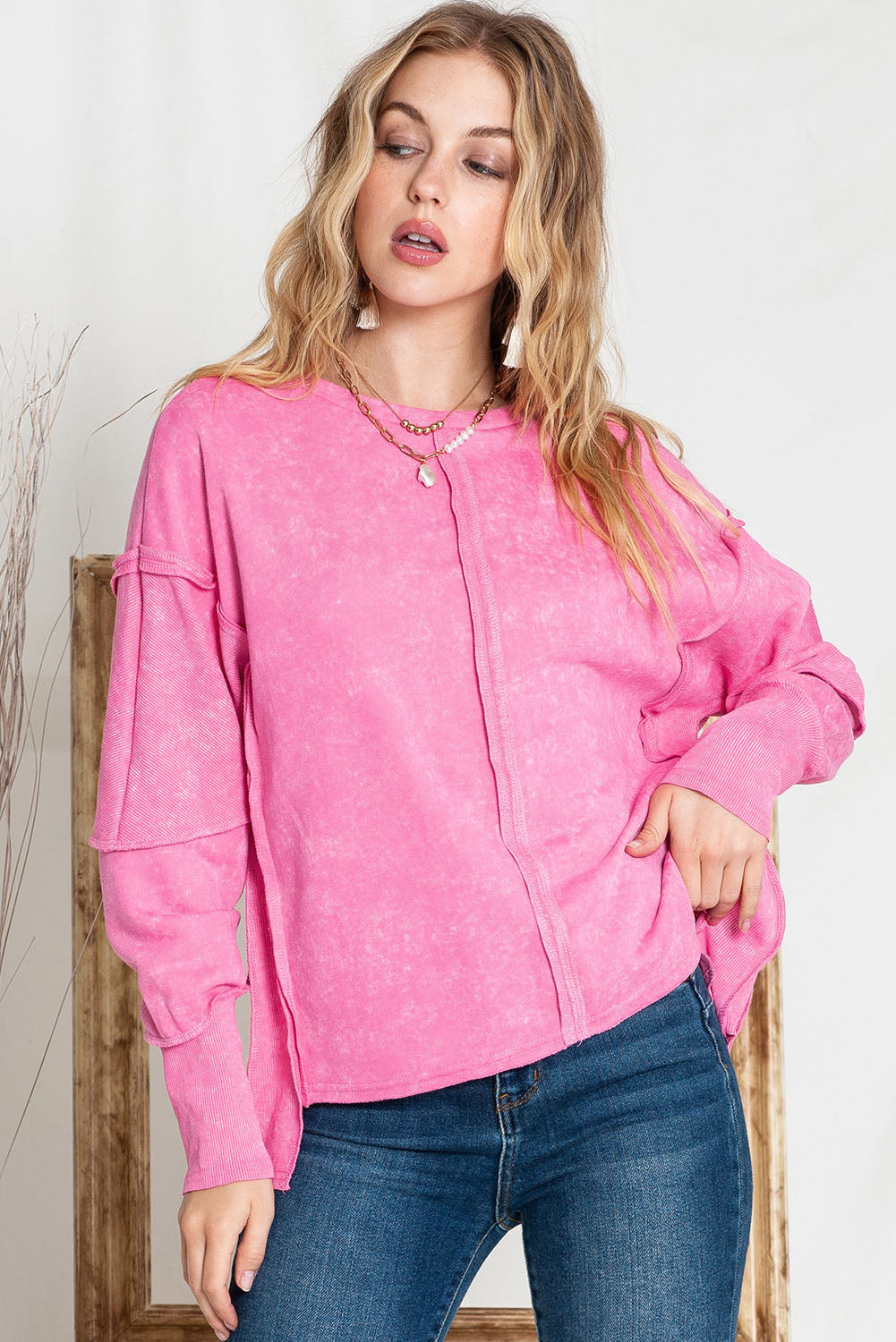 Sudadera con capucha de manga larga con diseño desgastado y parches de rosas