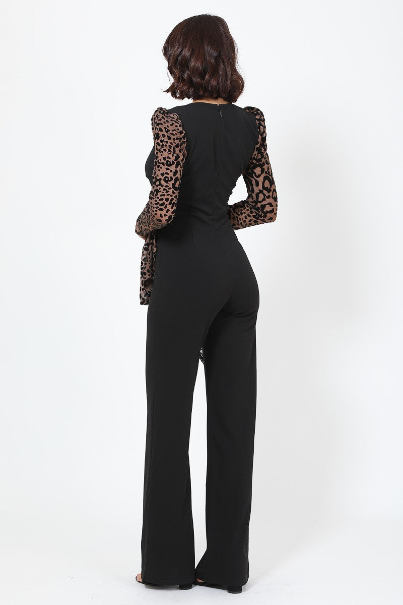 Mono de leopardo con detalle de hebilla y escote en V