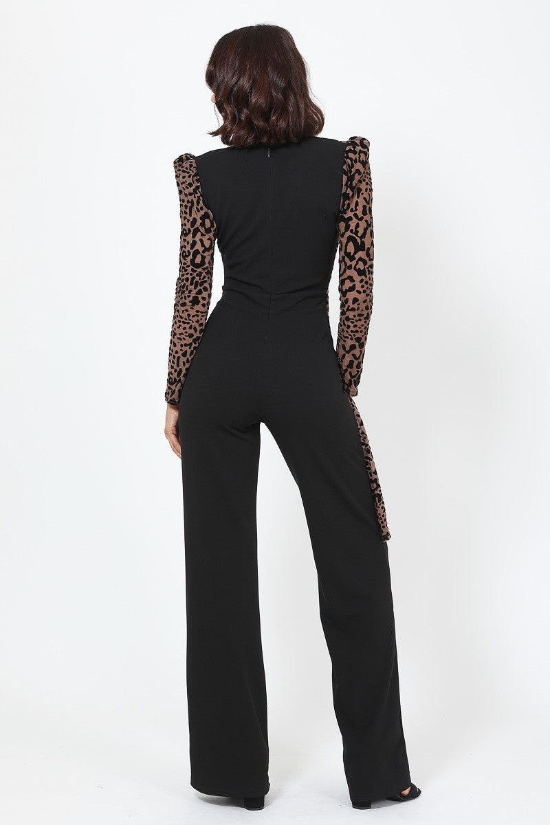 Mono de leopardo con detalle de hebilla y escote en V