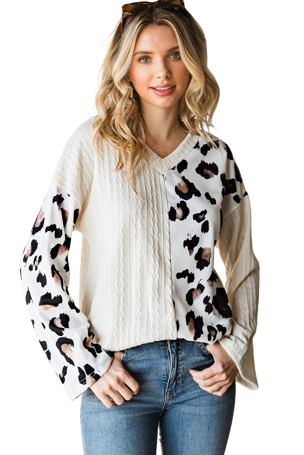 Blusa de manga larga con cuello en V y estampado de leopardo en bloques de color beige