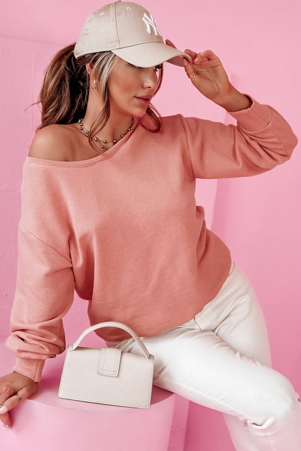 Sudadera de cuello redondo con espalda descubierta y lazo en color castaño claro